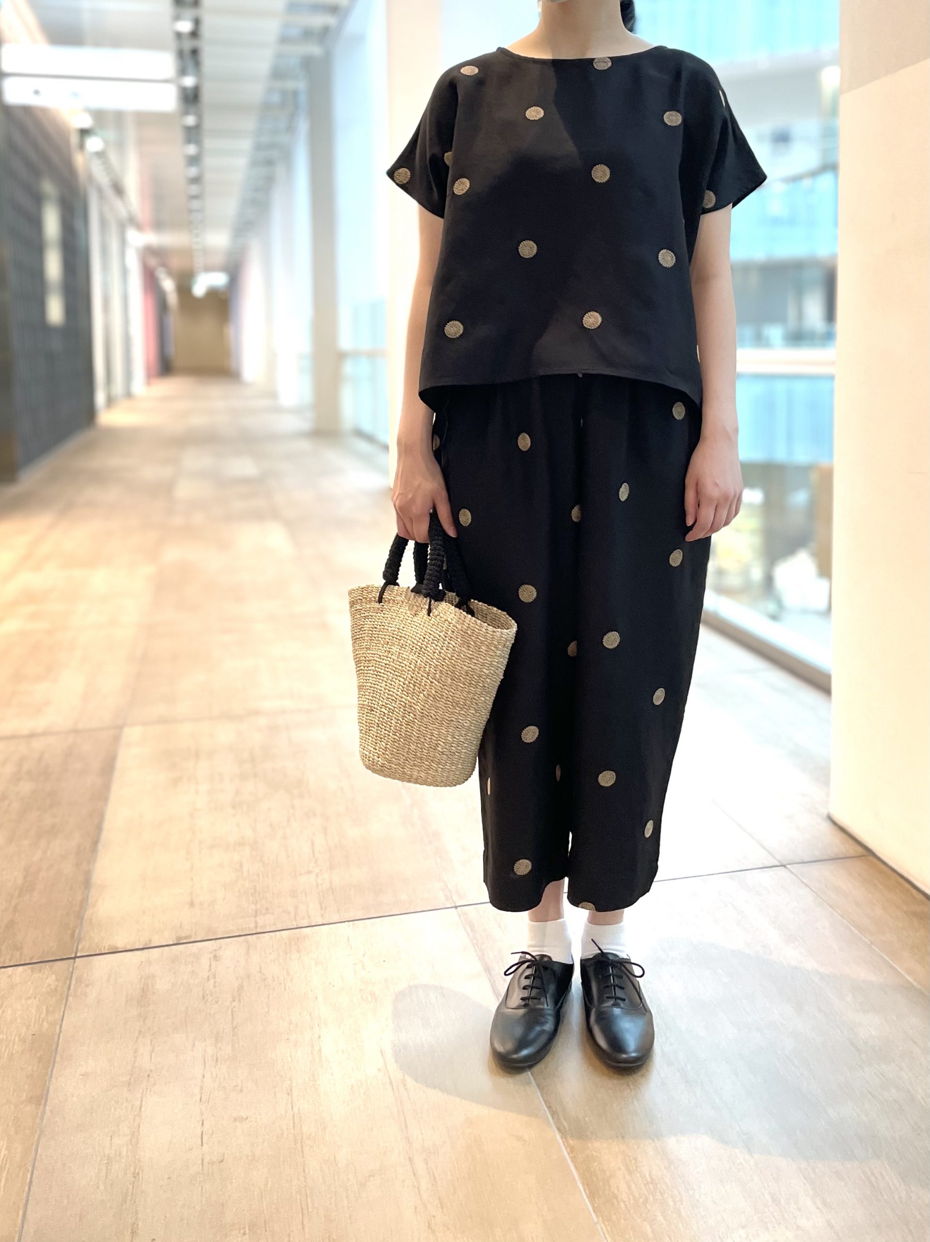 【KITTE丸の内店】大人が着たいドット刺繍シリーズ。