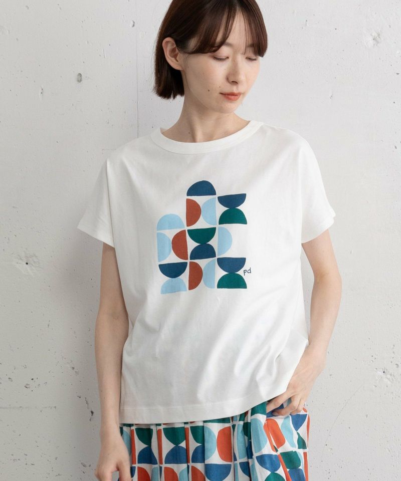 カラフルアートモチーフプリントTシャツ