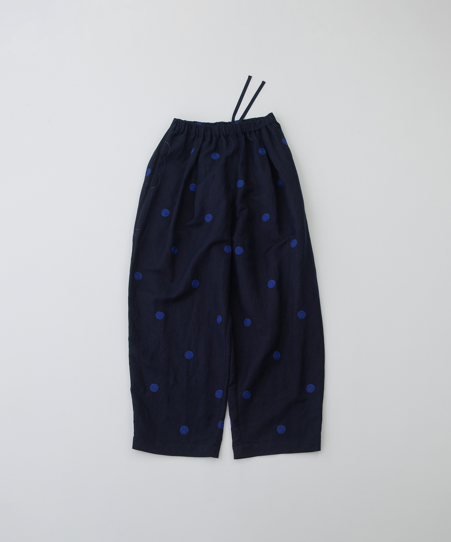 nop de nodノップドゥノッド　ポムパンツ　ゆったりテーパードパンツ　黒 公式通販】nop de nod（ノップドゥノッド）のパンツ|クー