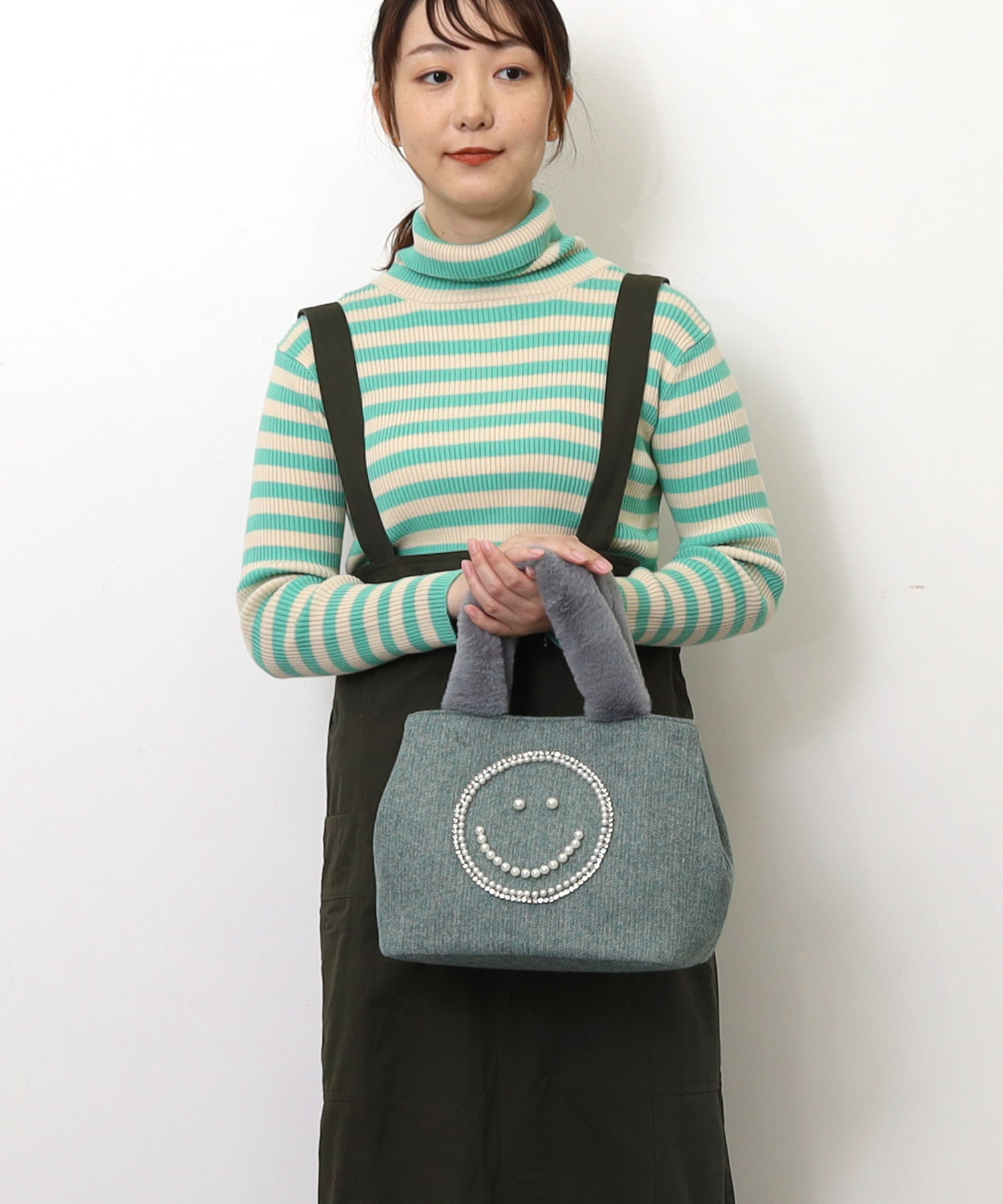 ＳＭＩＬＥＹ　パール刺繍ｘエコファーハンドルトートバッグ