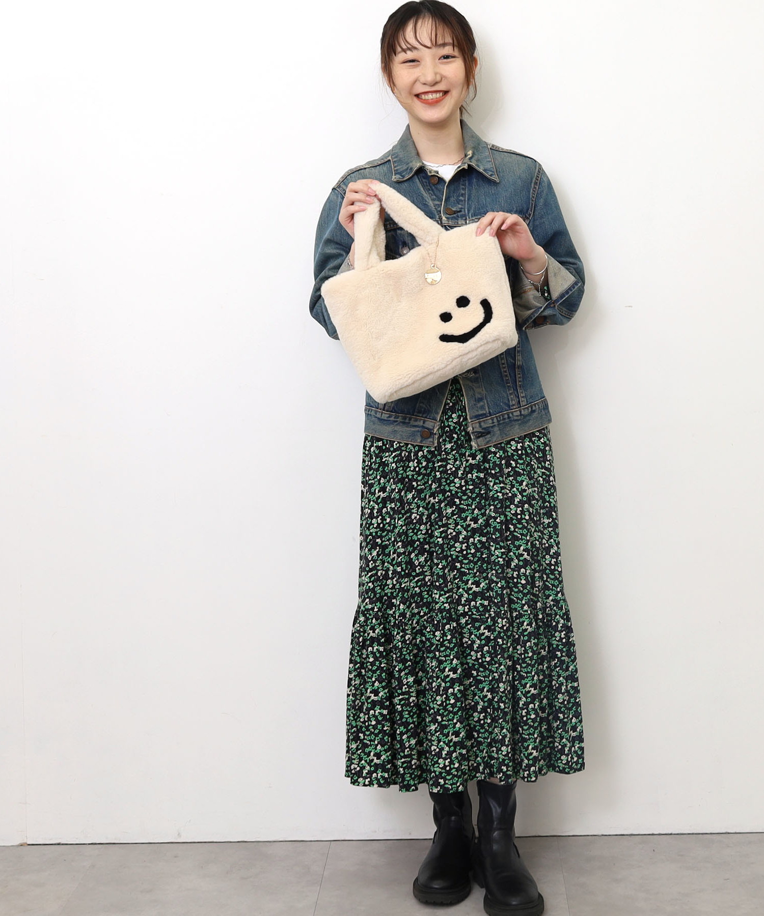 ＳＭＩＬＥＹ　チャーム付エコファーフェイストートバッグ