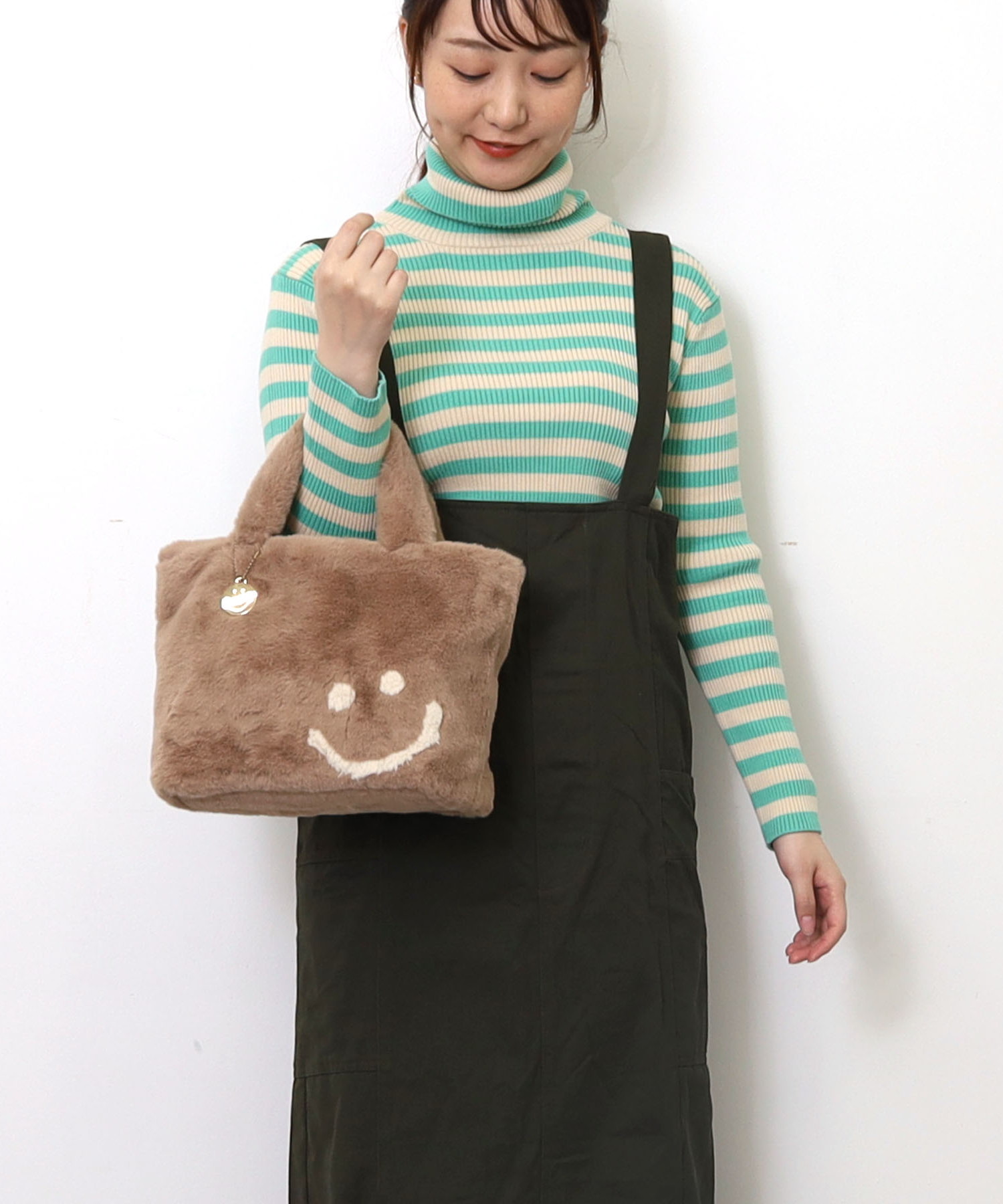ＳＭＩＬＥＹ　チャーム付エコファーフェイストートバッグ