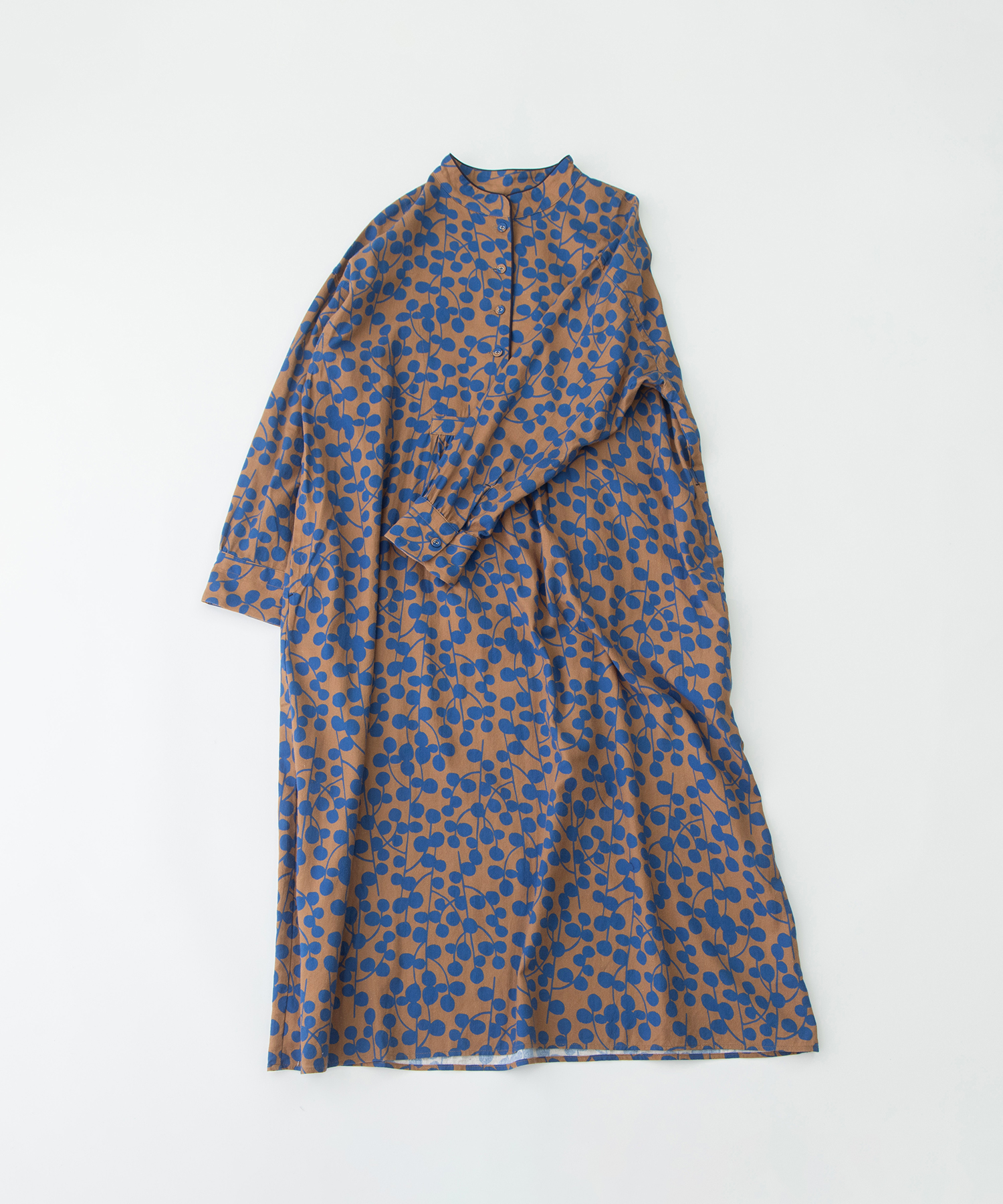 ビエラユーカリプリントスタンドカラーワンピース