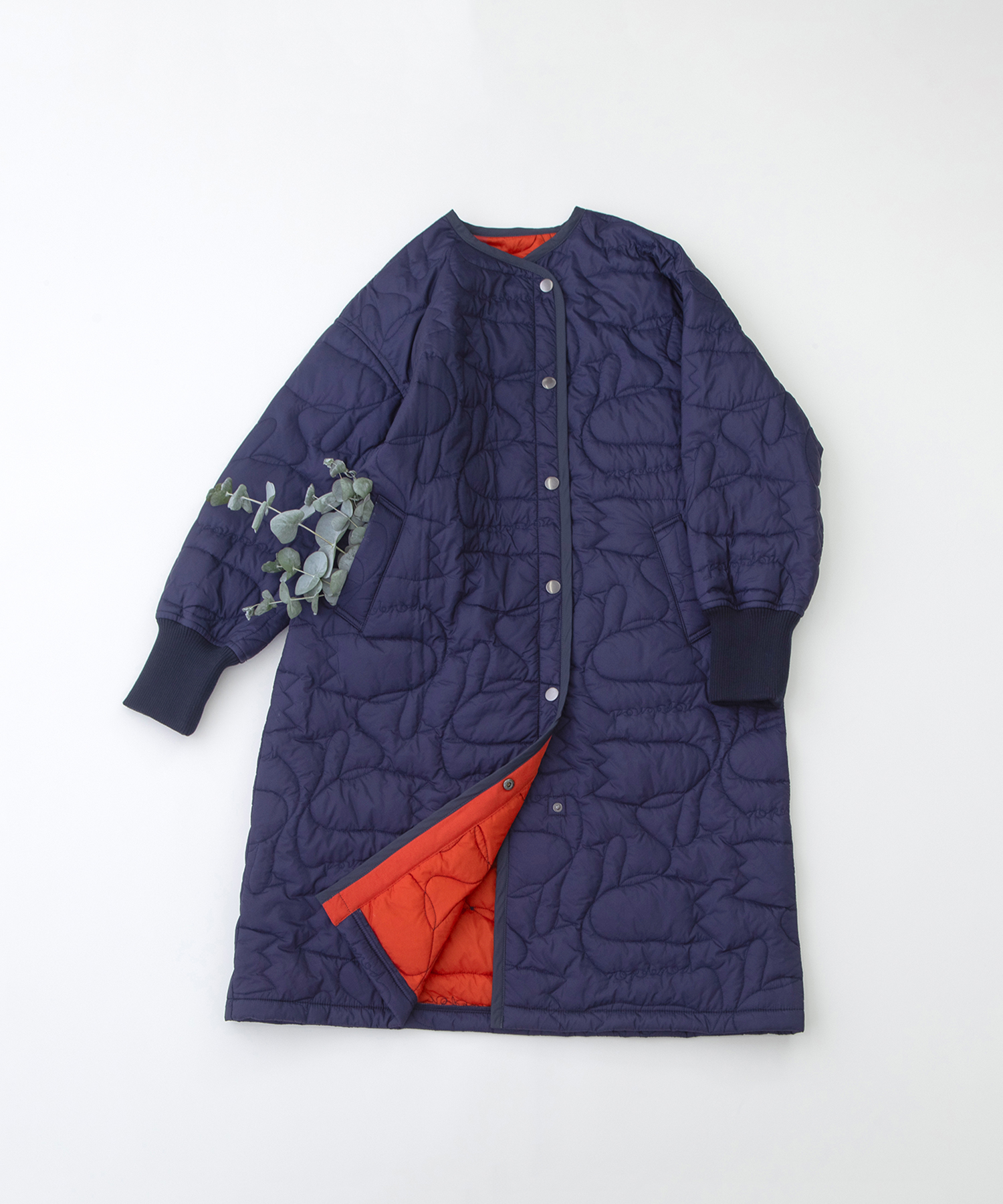 ノーカラースワンキルティングロングコート