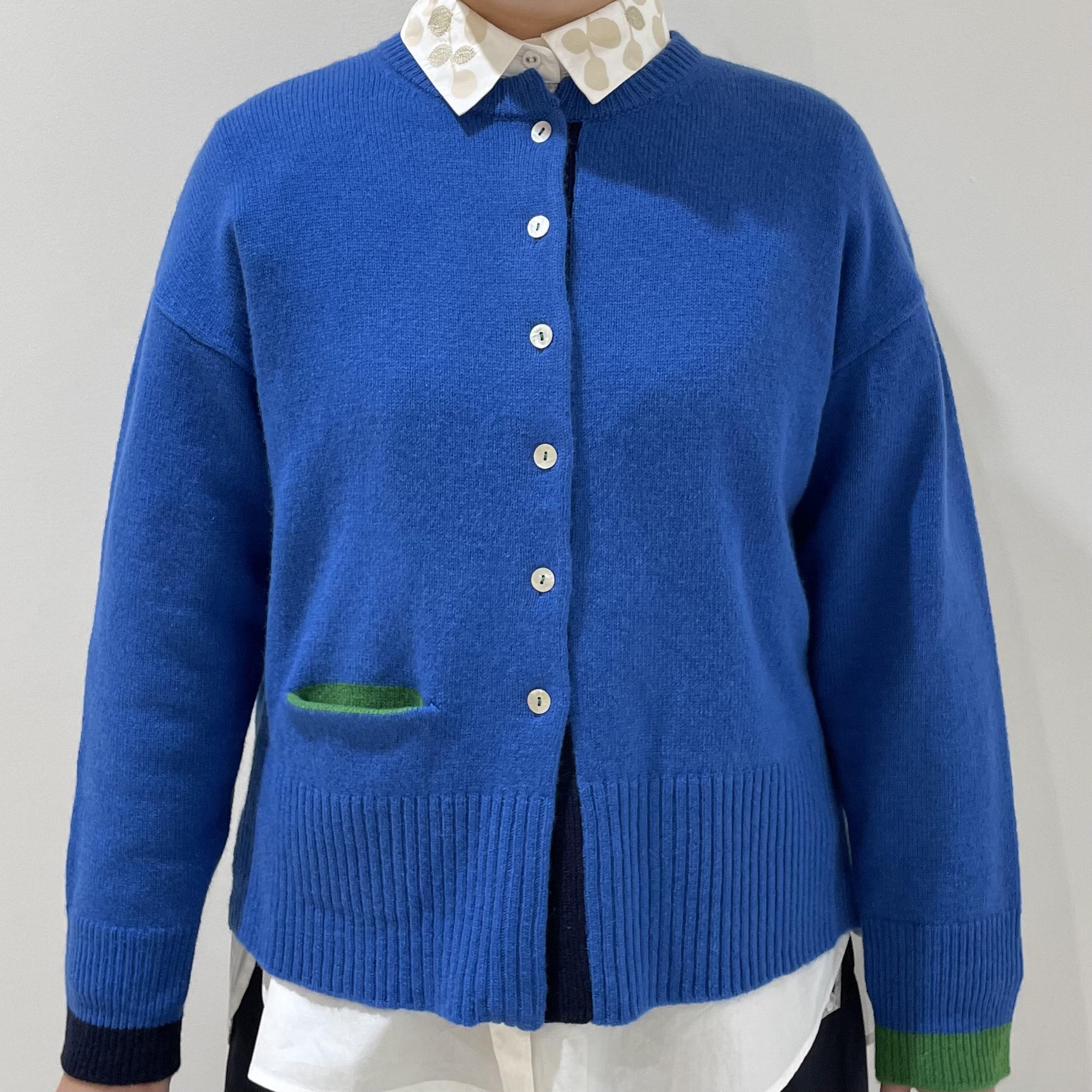 【なんばパークス店】カラフルで暖かいカーディガン