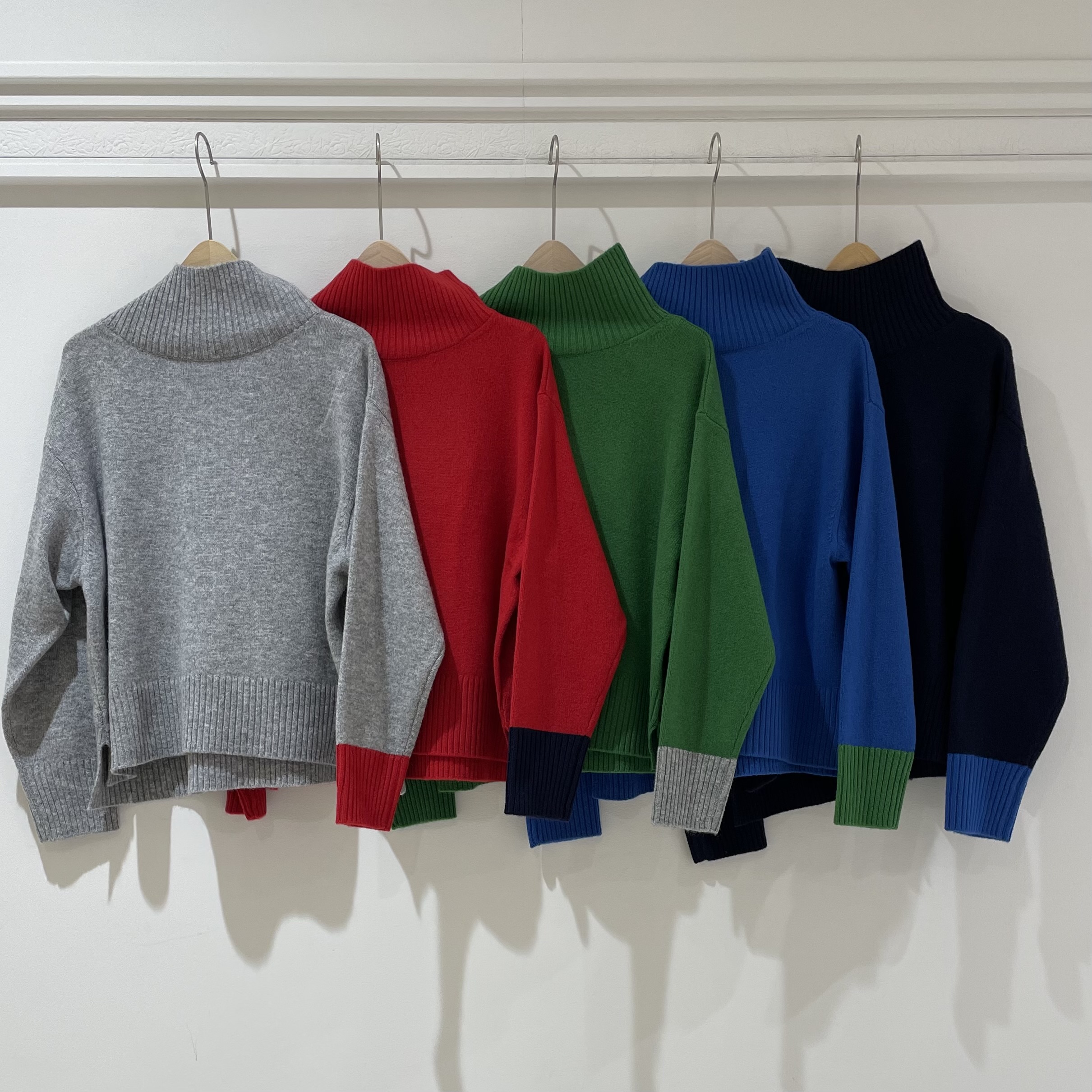 【なんばパークス店】ハイネックが可愛いセーターのご紹介です。