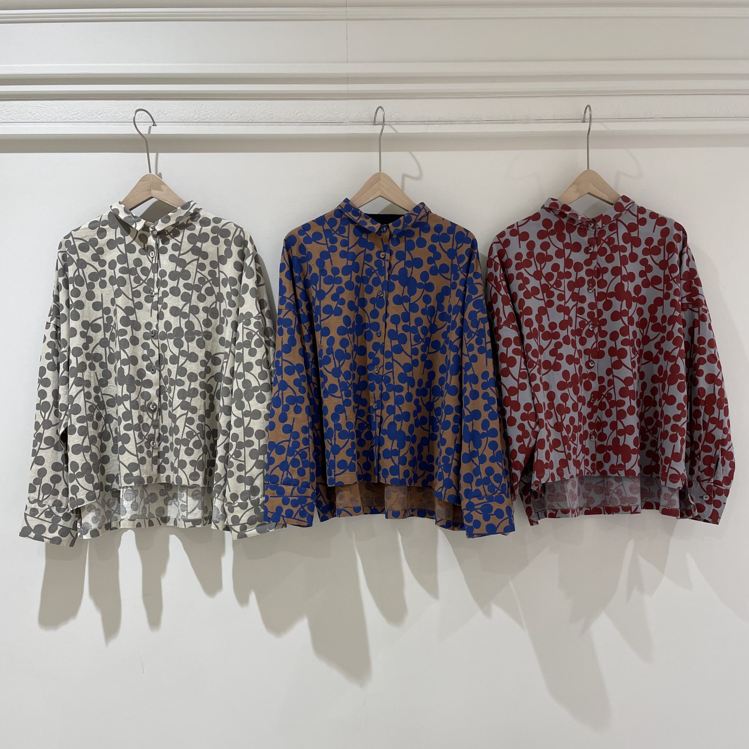 【なんばパークス店】ユーカリプリントが可愛いシャツとキュロットスカートのご紹介です。