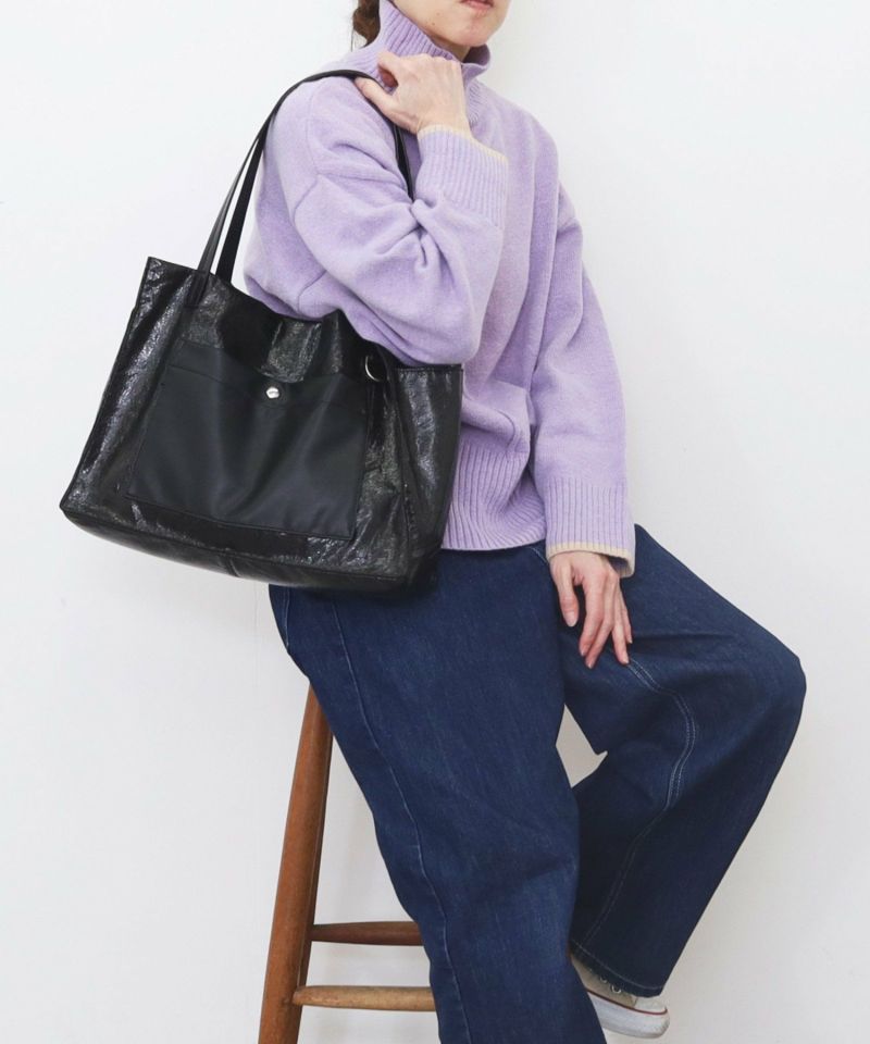 ｌｉａ　メタリックポケットスクエアトートバッグ／Ａ４対応