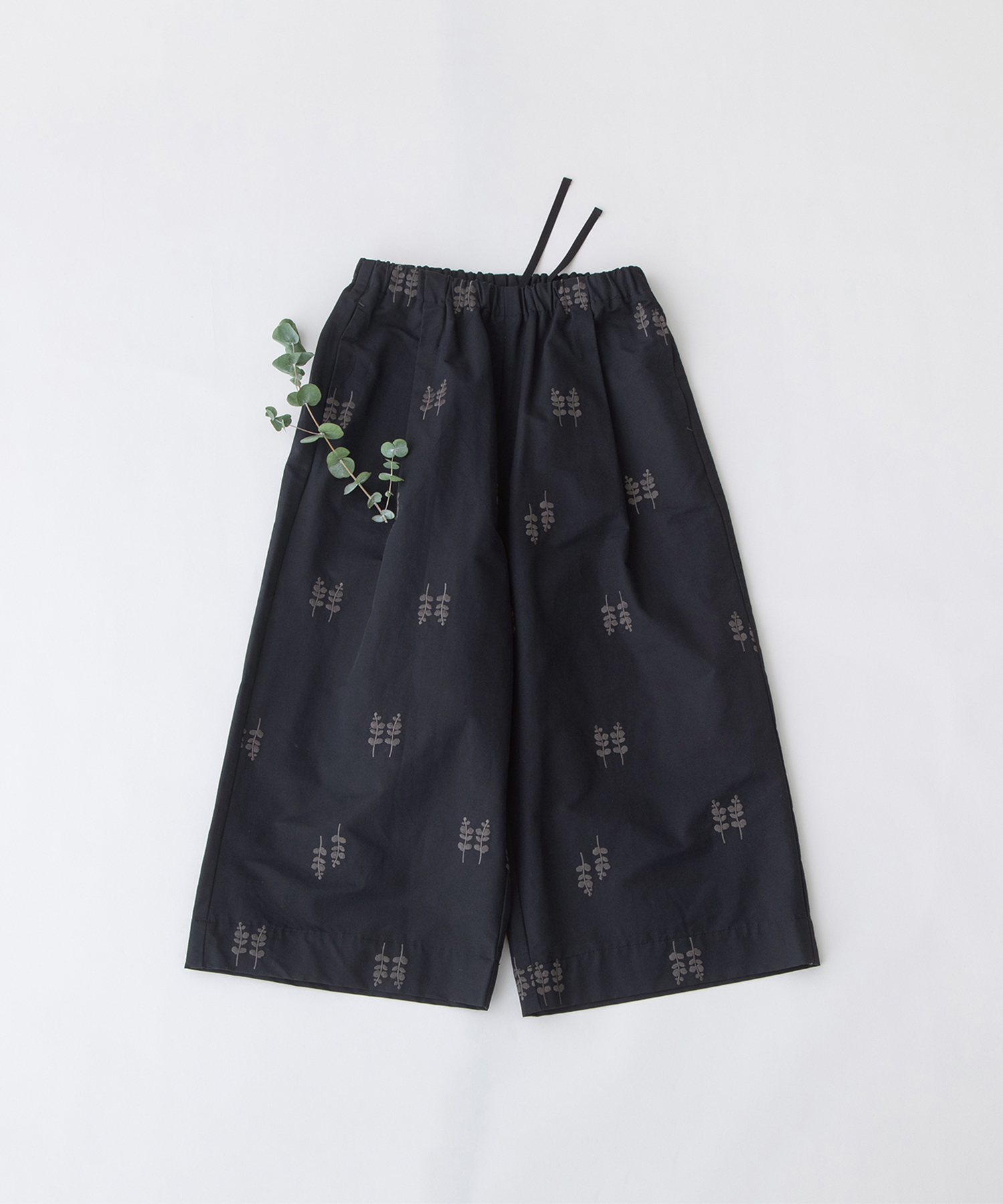 グログラン刺繍クロップドパンツ