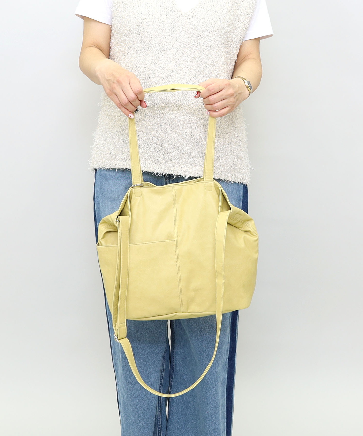 軽やかナイロン × 上品フェイクレザー。選べる3つのデイリーバッグ