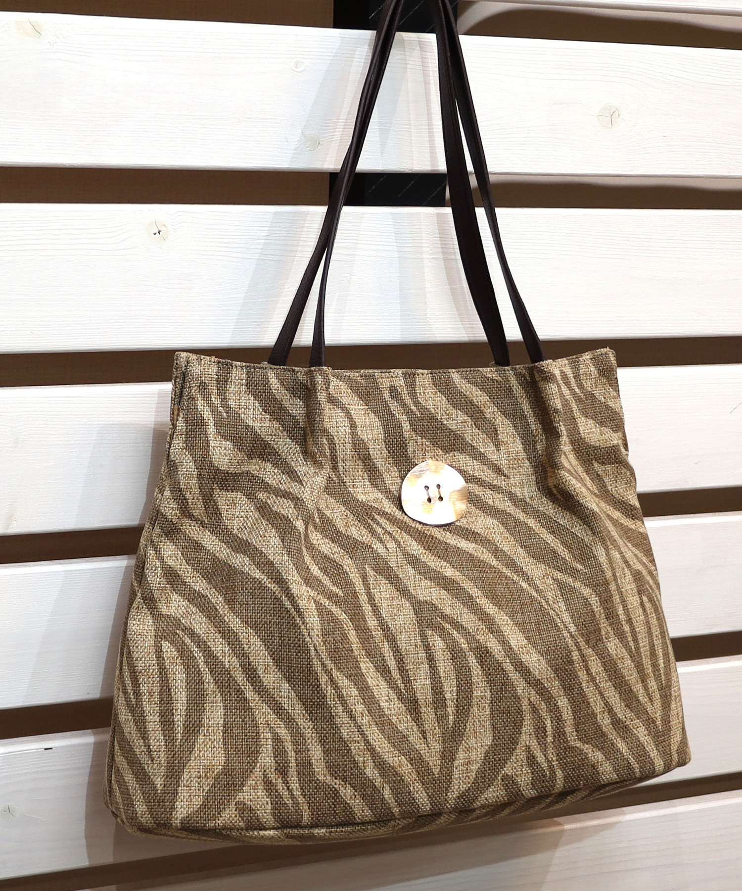 ｊｅｎｎｙ　ゼブラ柄メタルボタントートバッグ／Ａ４対応