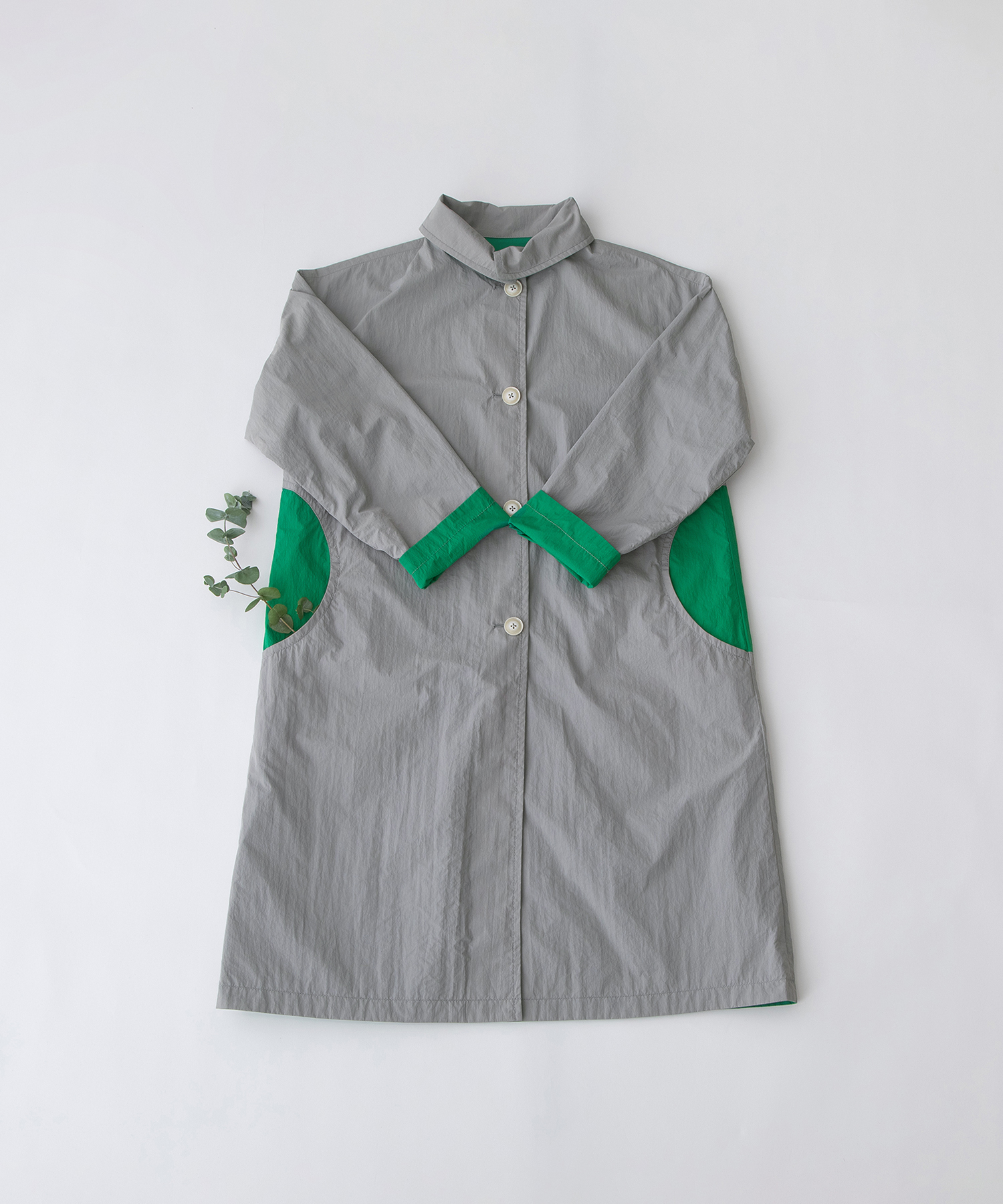 ナイロンタフタリバーシブルコート