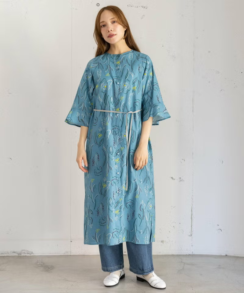 ダンシングフラワーフレア袖ワンピース