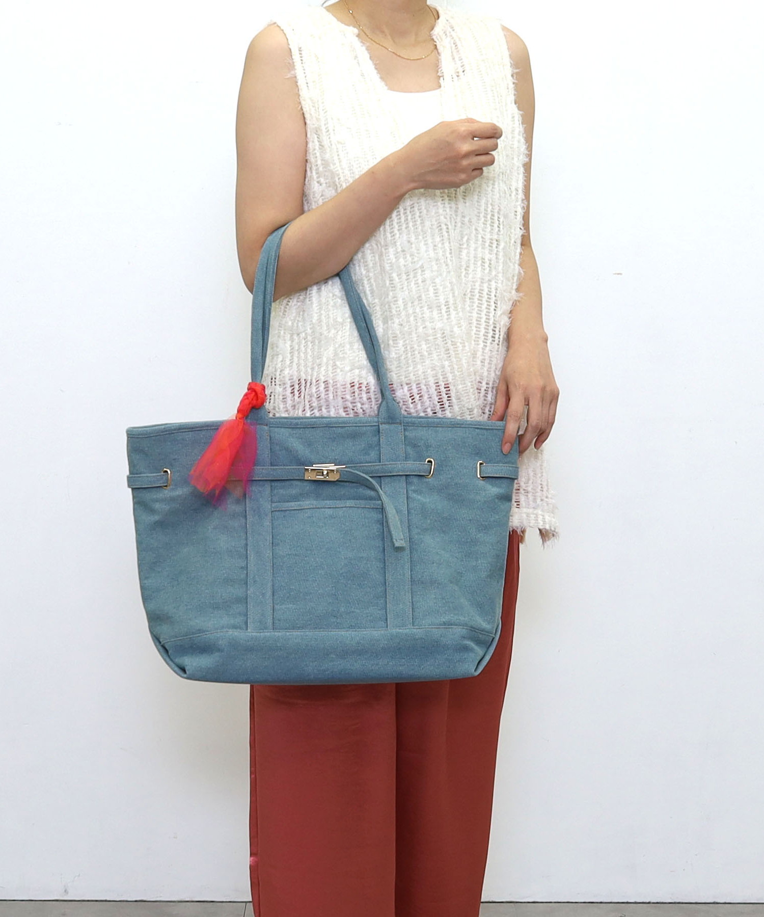 ヒネリ付ＢＩＧデニムトートバッグ／Ａ４対応