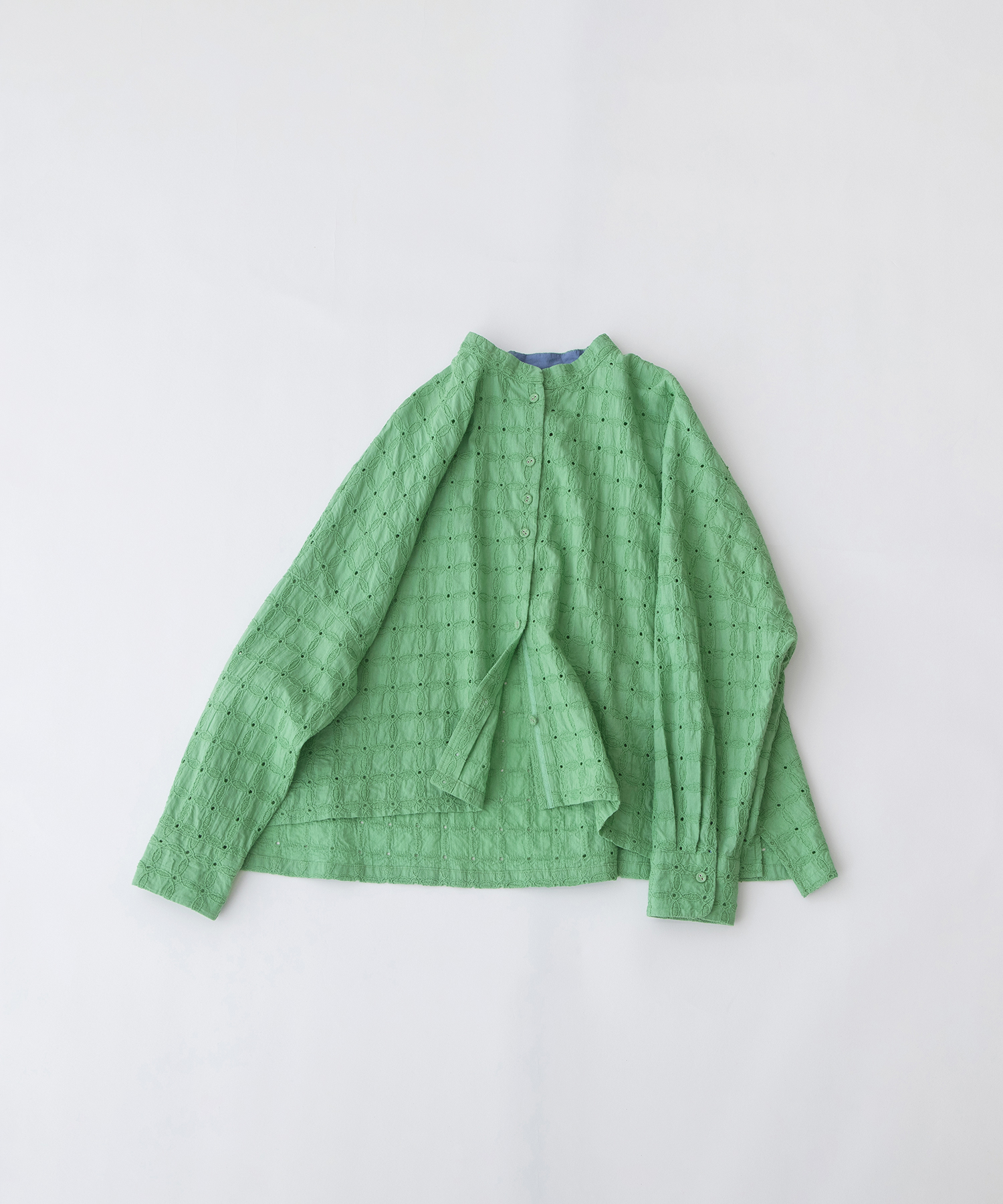 Cielサークルエンブロイダリースタンドカラーシャツ