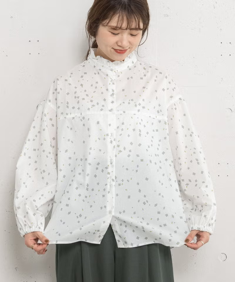 ランダムフラワープリントフリル衿ブラウス