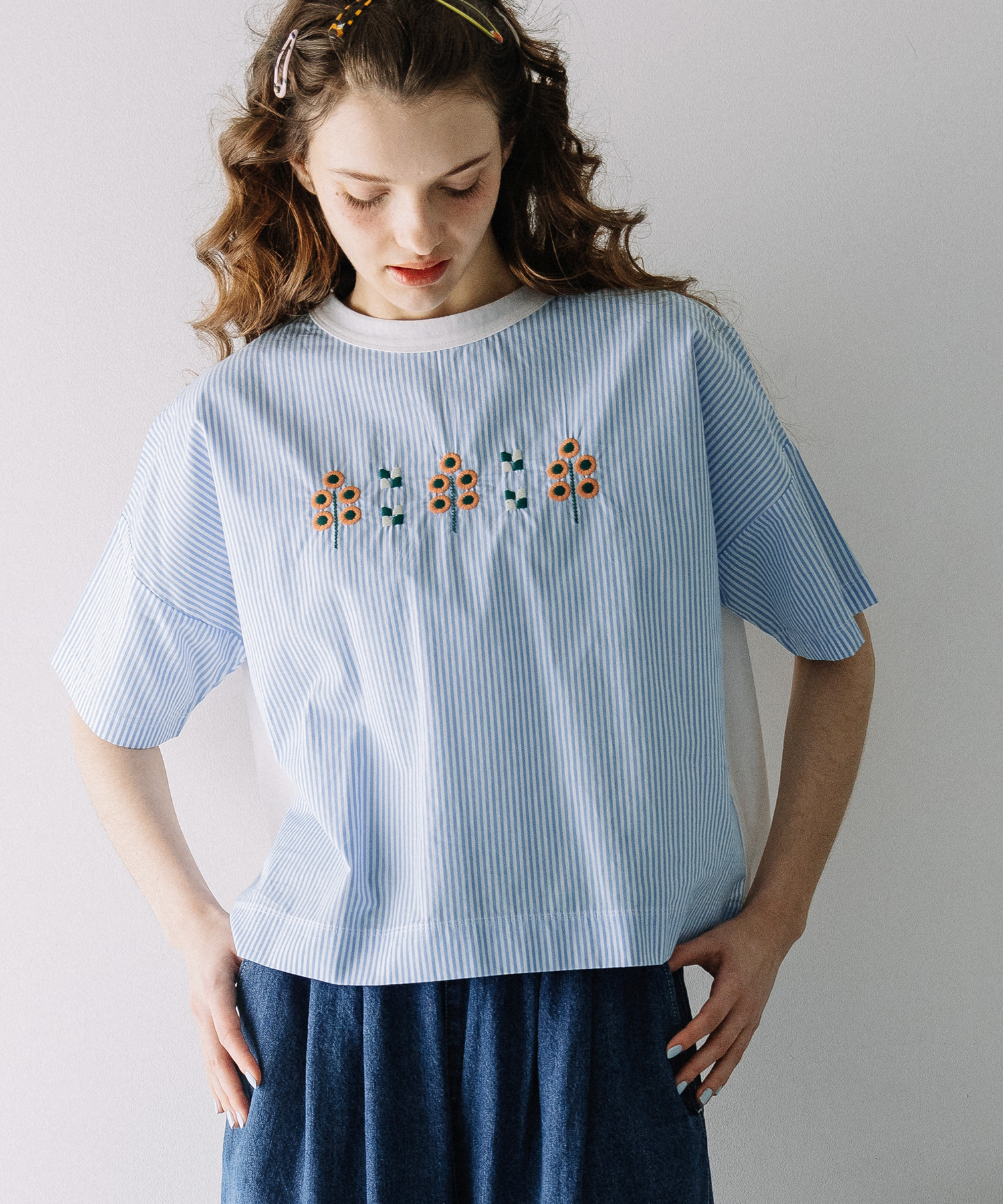 布帛使いサークルツリー刺繍Tee