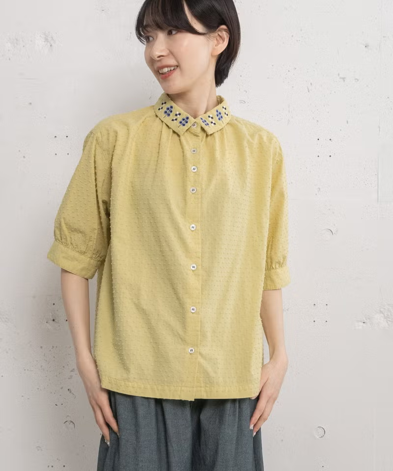 サークルツリー刺繍衿半袖ブラウス